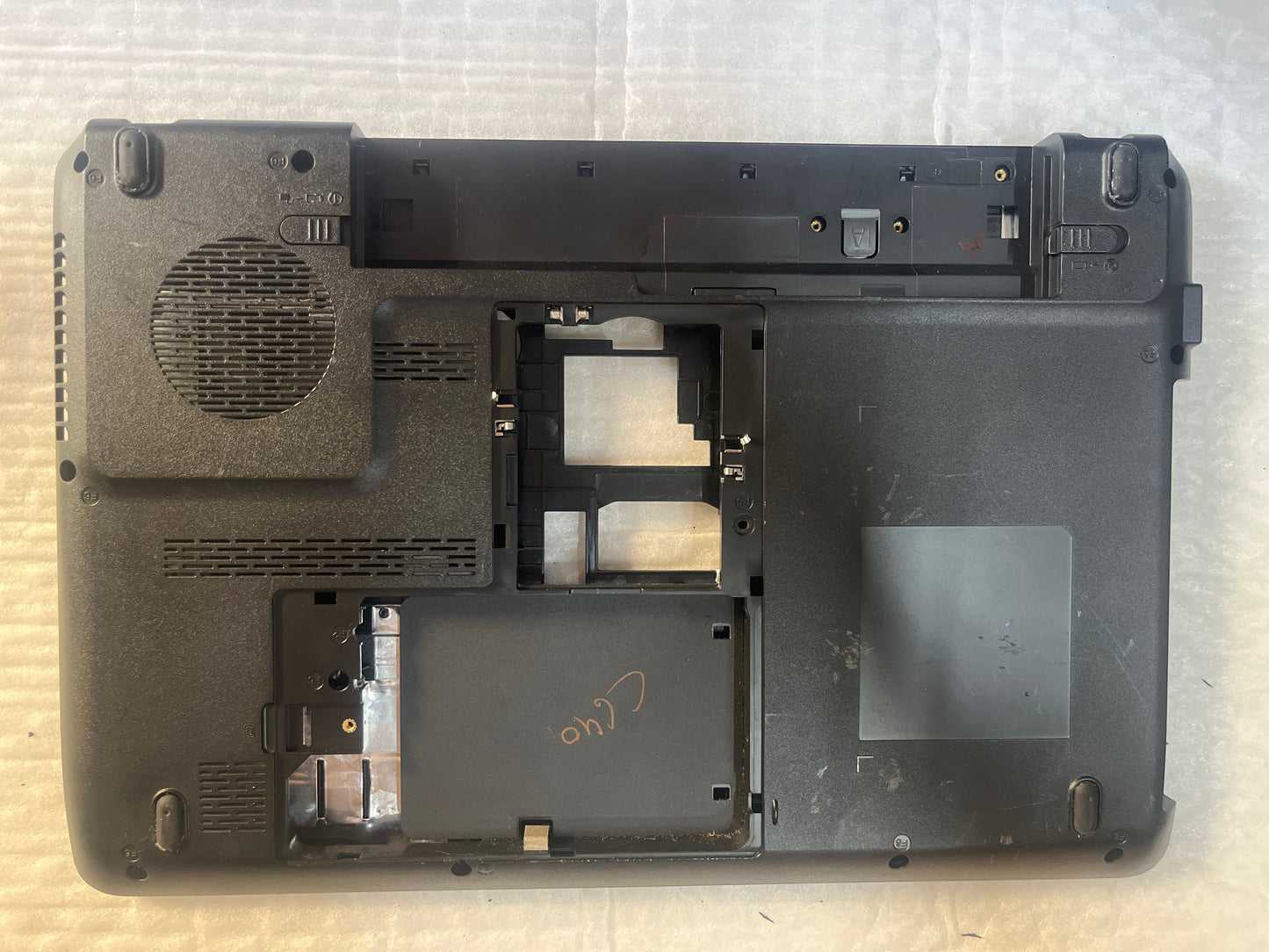 toshiba satalite c600 c640 Palmrest (Touchpad) with Bottom Base (CD Body)