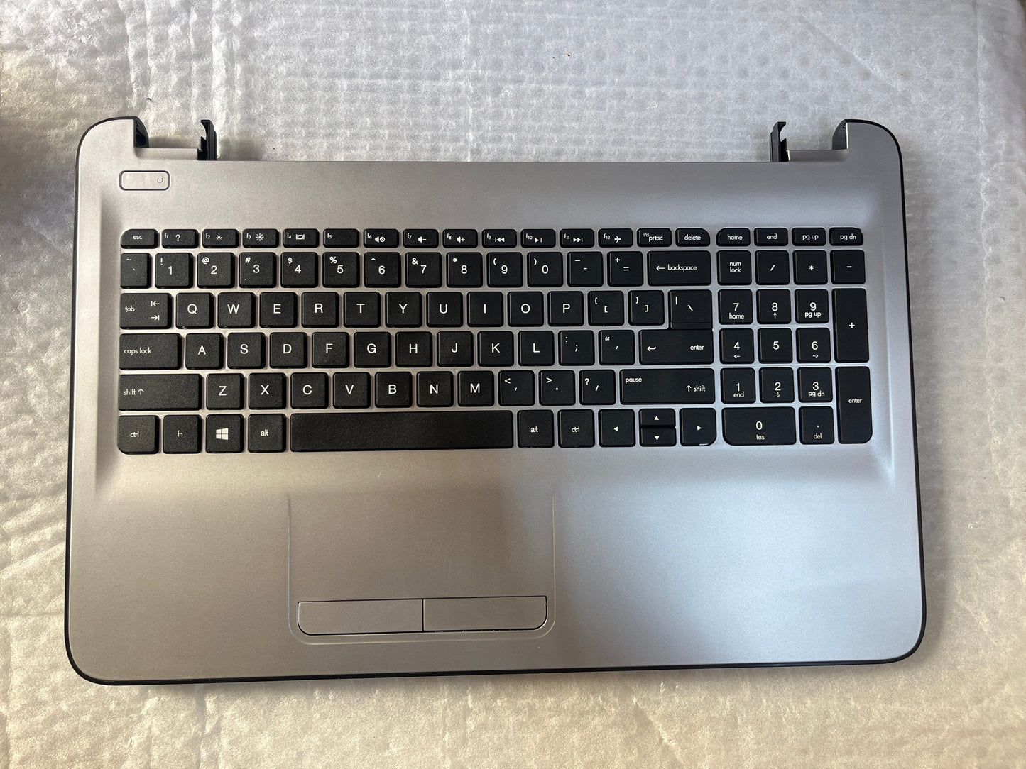 HP 15-AC, 15-AY, 15-AF, 15-BA, 15-BE, 250-G4, 255-G4, 250-G5, 255-G5 Palmrest (Touchpad) with bottom base (CD Body)