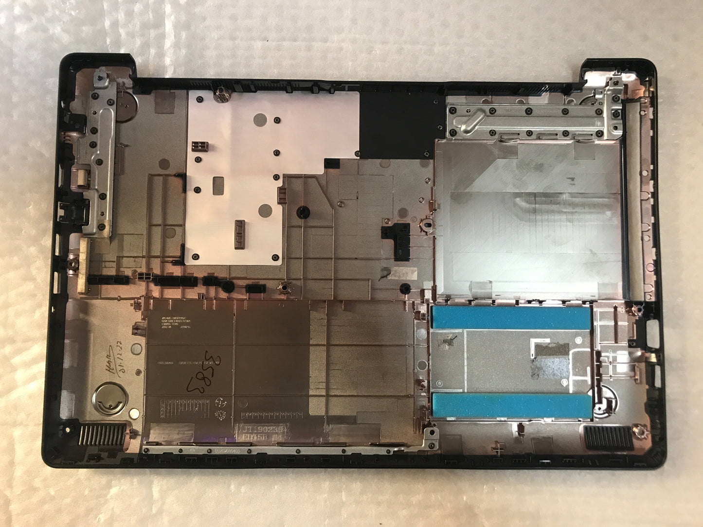 LAPTOP BOTTOM BASE FOR  Dell Vostro 3580, 3581, 3582, Vostro 3590, 3595 RWJGP 0RWJGP