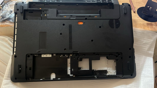 Acer Aspire E1-571, E1-531, E1-521, E1-571g, Ne56r Palmrest (Touchpad) with Bottom Base (CD Body)